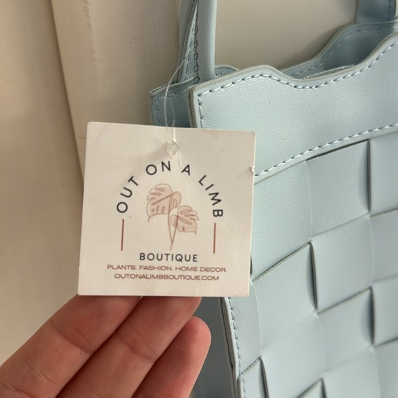 NEW WITH TAGS blue Woven Small Mini Crossbody Purse - Picture 2 of 4